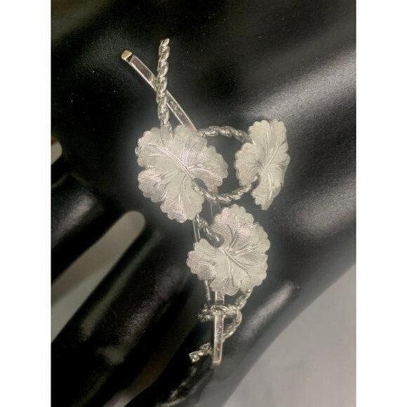 VINTAGE 40s V.D. VAN DELL Sterling Leaf Brooch - Picture 2 of 6